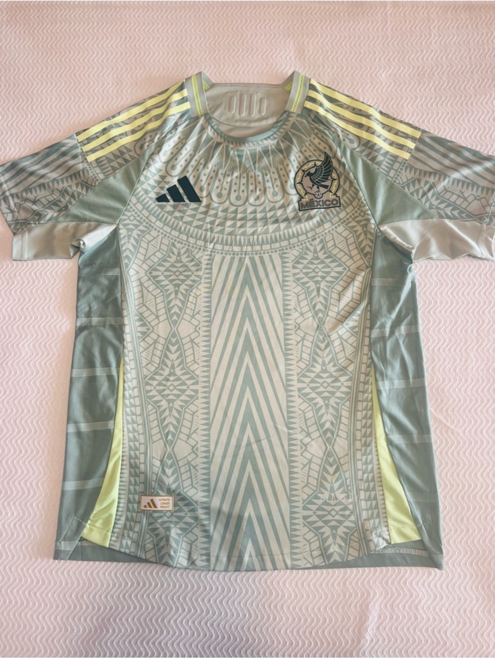adidas Men’sMexico away kit light green